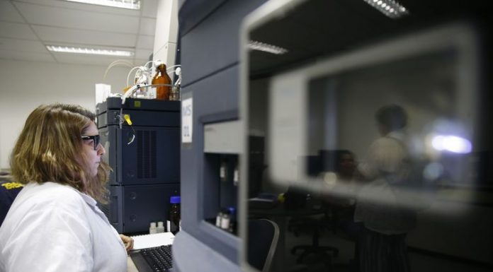 Após 7 anos em queda, diferença salarial de homens e mulheres aumenta
