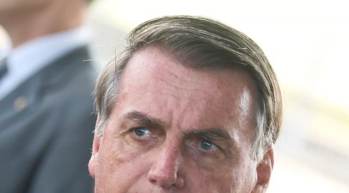 Bolsonaro retira competências do ministro da Economia sobre orçamento