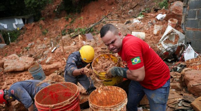 Número de mortos na Baixada Santista sobe para 25, diz Defesa Civil