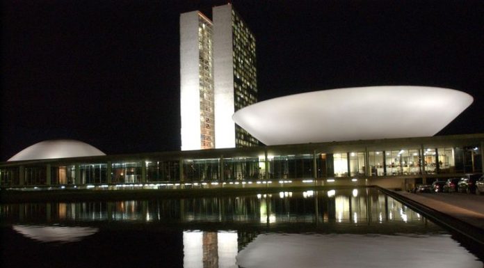 Projetos sobre orçamento impositivo recebem 57 propostas de emendas
