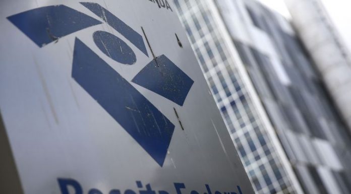 Receita recebe 372 mil declarações do IR no primeiro dia de entrega