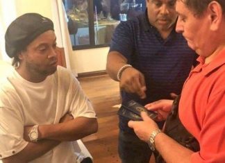 RONALDINHO GAÚCHO FOI DETIDO NO PARAGUAY, ACUSADO DE USAR PASSAPORTE FALSO