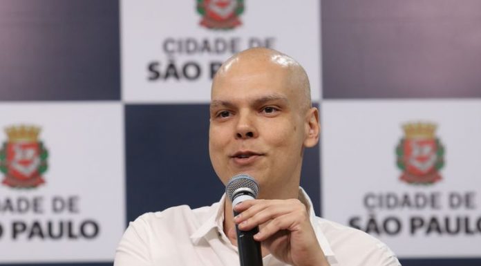 Bruno Covas anuncia uso da cloroquina no tratamento da covid-19