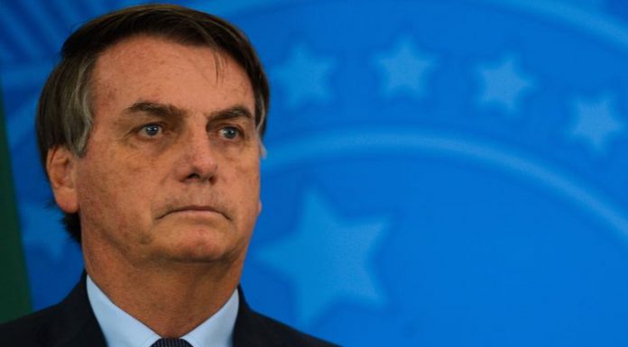 Covid-19: país precisa ser informado sem pânico, diz Bolsonaro
