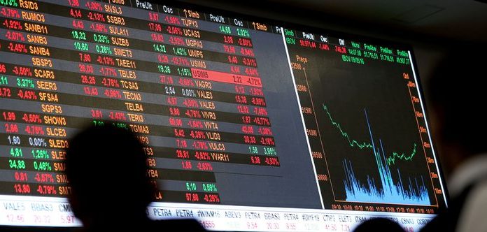 Dólar fecha abaixo de R$ 5,15 pela primeira vez em quase duas semanas