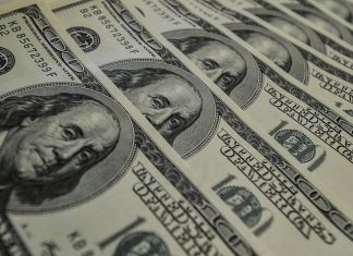Dólar sobe a R$ 5,668 e bate recorde em dia de demissão de ministro