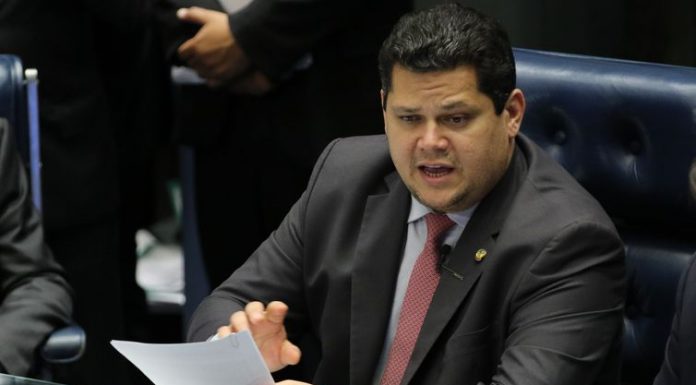Proposta de socorro a estados prevê congelamento de salários até 2021