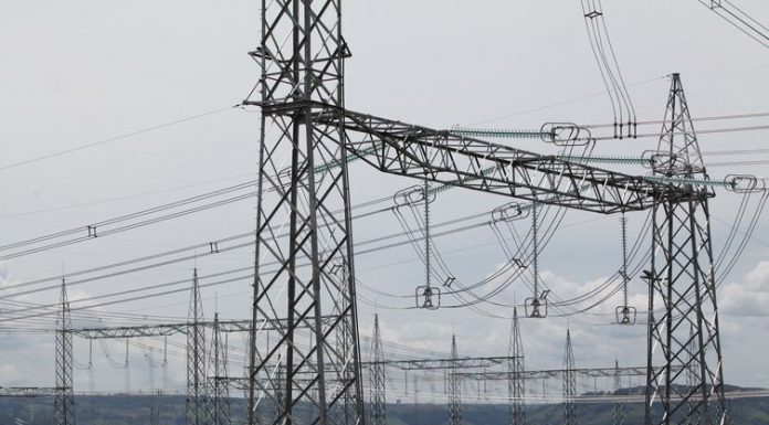 Publicada MP que isenta consumidor pobre de pagar conta de luz