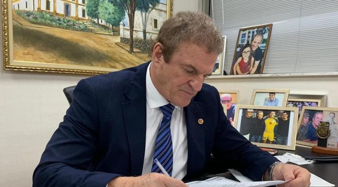 Deputado Cezar solicita que Estado destina recursos para universidades criarem respiradores mais baratos