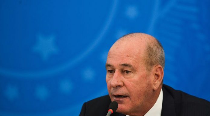 Agressão à imprensa é inaceitável, diz ministro da Defesa