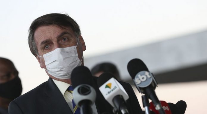Covid-19: Bolsonaro quer cloroquina para pacientes com sintomas leves