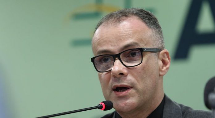 Diretor-presidente da Anvisa é diagnosticado com covid-19
