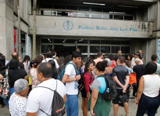 Grau de educação dos pais reduz evasão escolar das filhas por gravidez