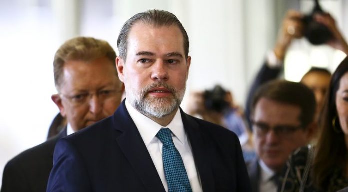Internado para cirurgia, Toffoli apresenta sintomas de covid-19