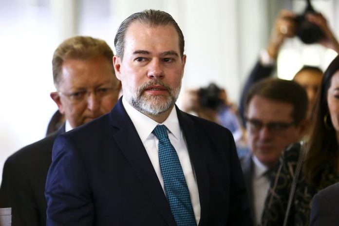 Internado para cirurgia, Toffoli apresenta sintomas de covid-19