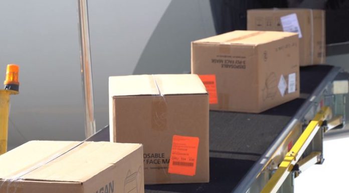 Lote com máscaras importadas da China chega a São Paulo
