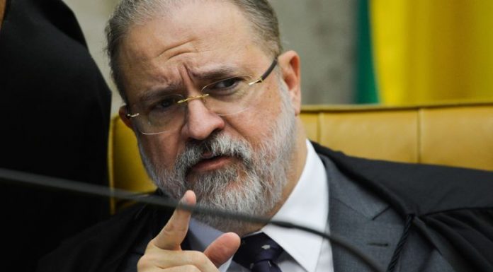 PGR pede depoimento de ministros em inquérito sobre ingerência na PF