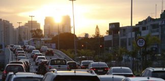 Prefeitura de SP fará bloqueios de avenidas para aumentar isolamento