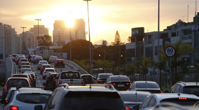 Prefeitura de SP fará bloqueios de avenidas para aumentar isolamento
