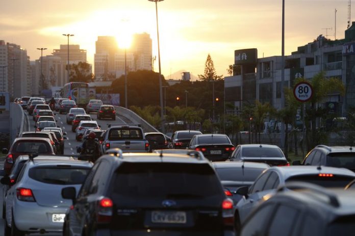 Prefeitura de SP fará bloqueios de avenidas para aumentar isolamento