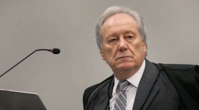 STF: Lewandowski autoriza divulgação de exames de Bolsonaro