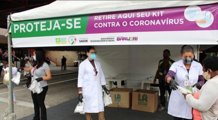 Ação conjunta distribui máscaras, sabonetes e material informativo sobre coronavírus