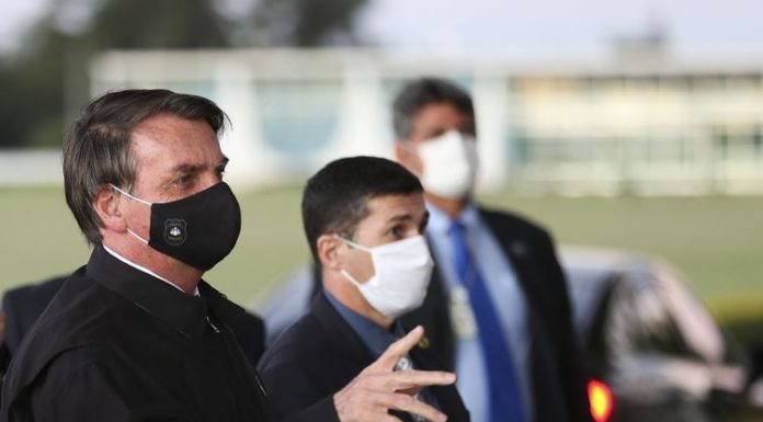 Bolsonaro veta R$ 8,6 bi de fundo extinto para combate a coronavírus