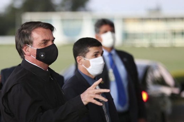 Bolsonaro veta R$ 8,6 bi de fundo extinto para combate a coronavírus