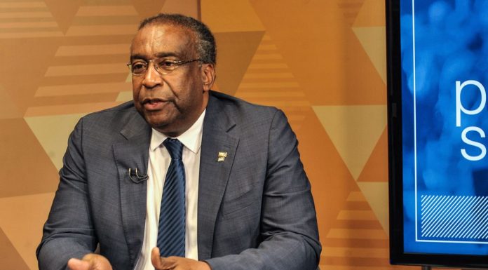 Bolsonaro anuncia Carlos Decotelli como novo ministro da Educação