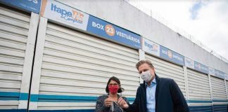 Igor Soares entrega chaves de quiosques no Centro para comerciantes