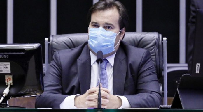 Mandatos de prefeitos e vereadores não devem ser prorrogados, diz Maia