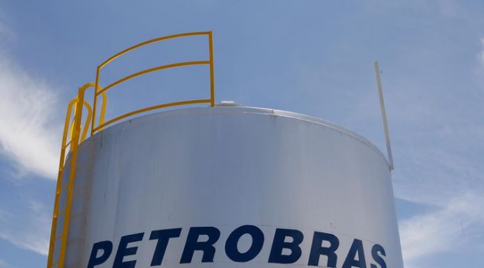 Petrobras anuncia aumento da gasolina e do diesel em refinarias