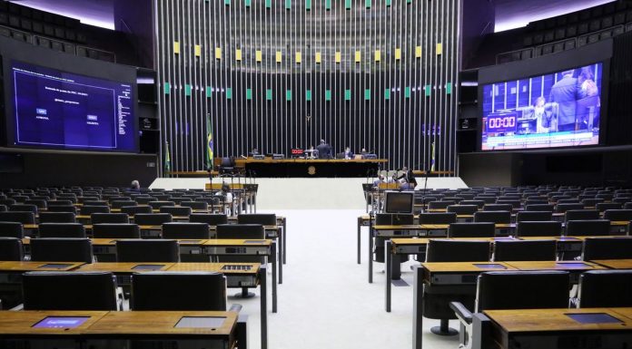 Adiamento das eleições municipais para novembro é aprovado na Câmara