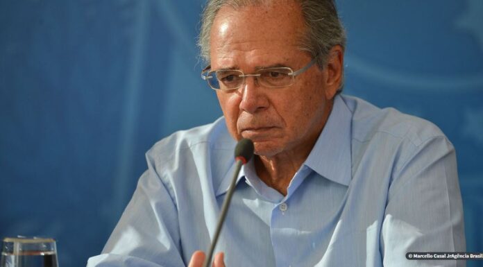 Guedes entrega proposta de reforma tributária ao Congresso