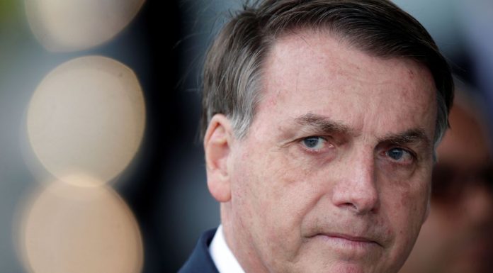 Bolsonaro promete anúncio de novo ministro da Educação nesta sexta
