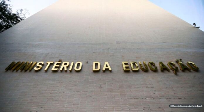Ministro da Educação anuncia auditor da CGU como secretário executivo