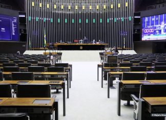 Câmara aprova projeto que impede bloqueio do auxílio emergencial