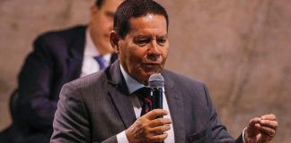 Mourão defende aproximação do governo com partidos de centro