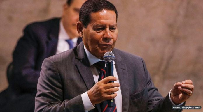 Mourão defende aproximação do governo com partidos de centro
