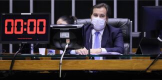 Maia diz que foco deve ser teto de gastos e reforma tributária