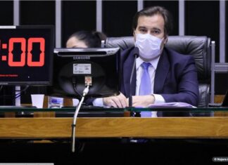 Maia diz que foco deve ser teto de gastos e reforma tributária