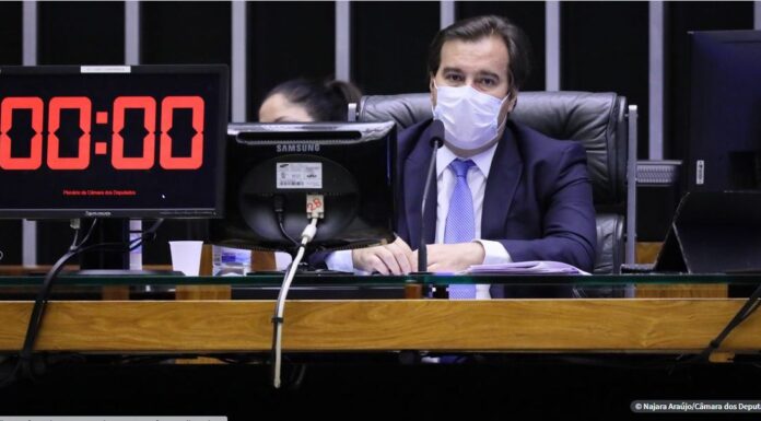 Maia diz que foco deve ser teto de gastos e reforma tributária