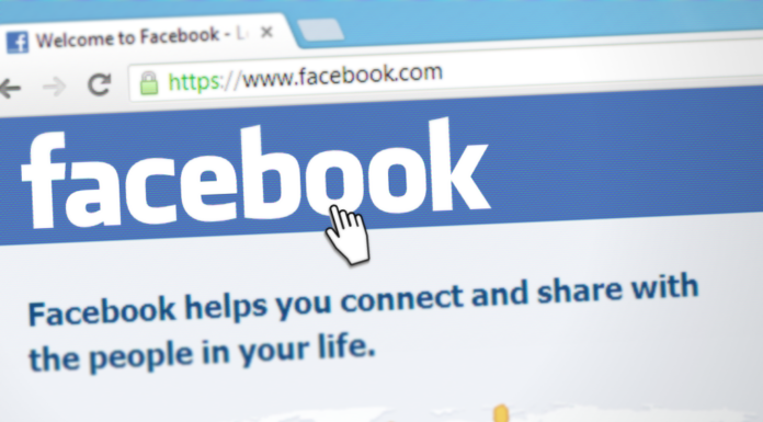 Facebook cumpre decisão de Moraes e bloqueia contas no exterior