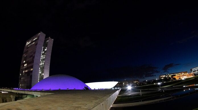 Congresso será iluminado de roxo para lembrar fibrose cística