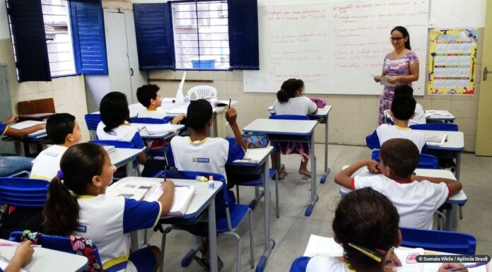 Governo de SP contrata psicólogos para atender professores e alunos