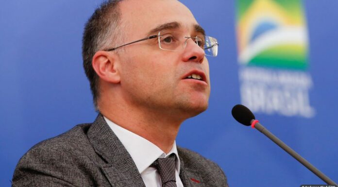 André Mendonça permanece internado em hospital de Brasília
