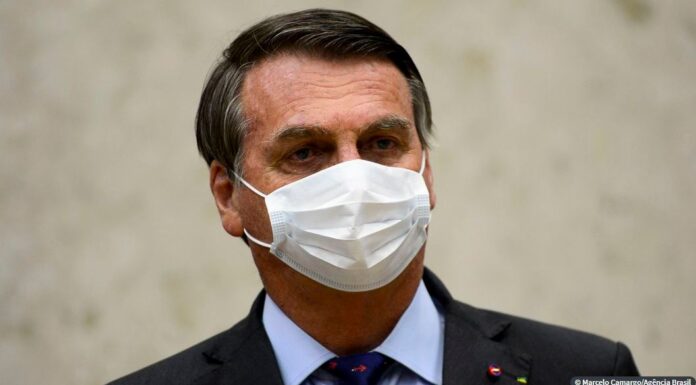 Bolsonaro veta perdão a dívidas de igrejas e sugere derrubada do veto
