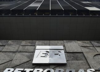 Petrobras aprova reajuste de 4% na gasolina, e de 5% no diesel