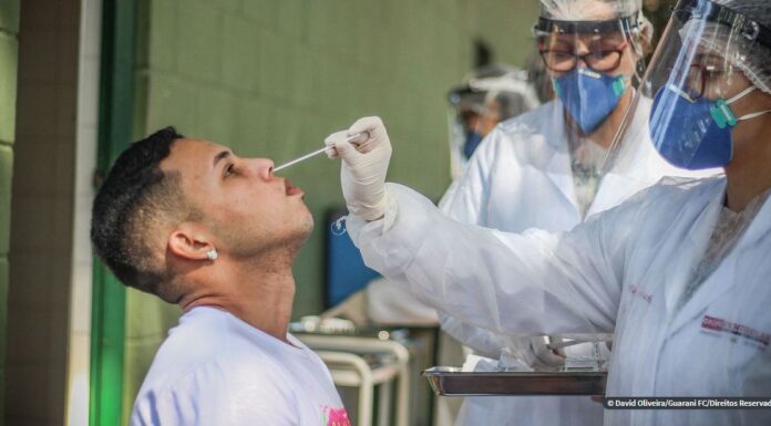 Brasil tem 49,8 mil novos casos de covid-19 e 698 mortes em 24 horas