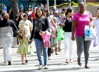 População desocupada atinge 13,76 milhões em outubro